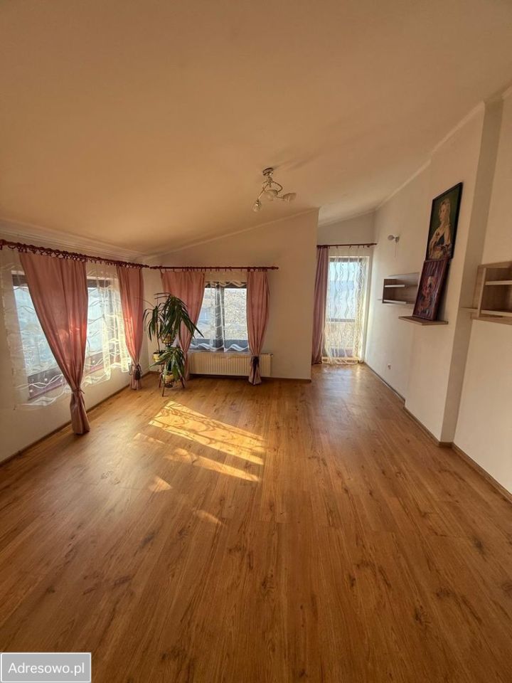 dom wolnostojący, 5 pokoi Piława Górna, ulica. Zdjęcie 1