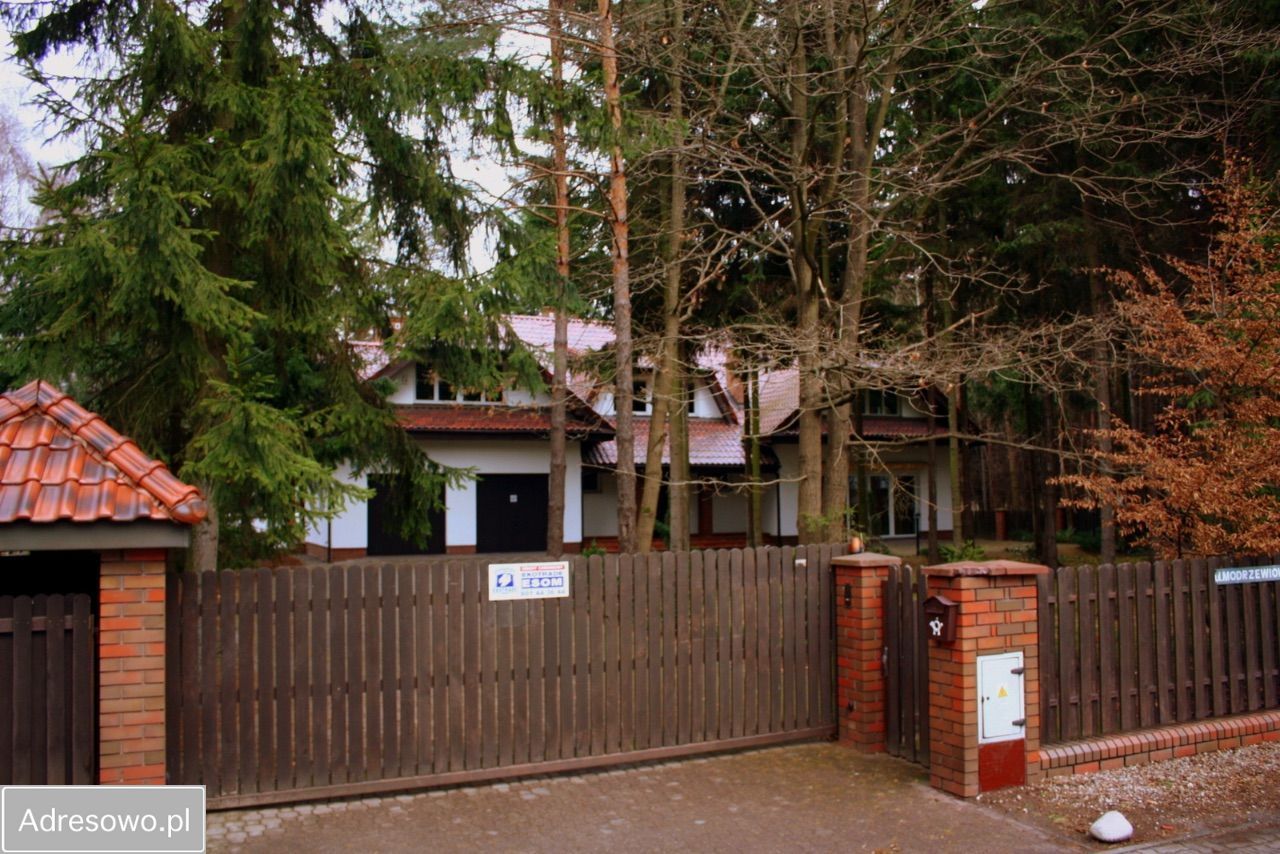 dom wolnostojący, 7 pokoi Łomianki, ul. Modrzewiowa. Zdjęcie 3