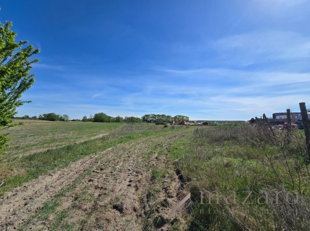 Działka budowlana Stronno. Zdjęcie 6