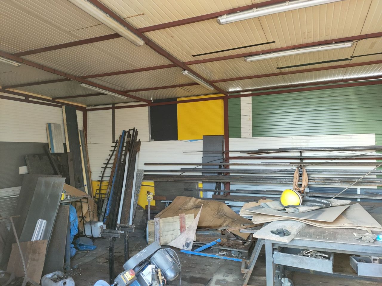 Hala/magazyn Święte. Zdjęcie 5