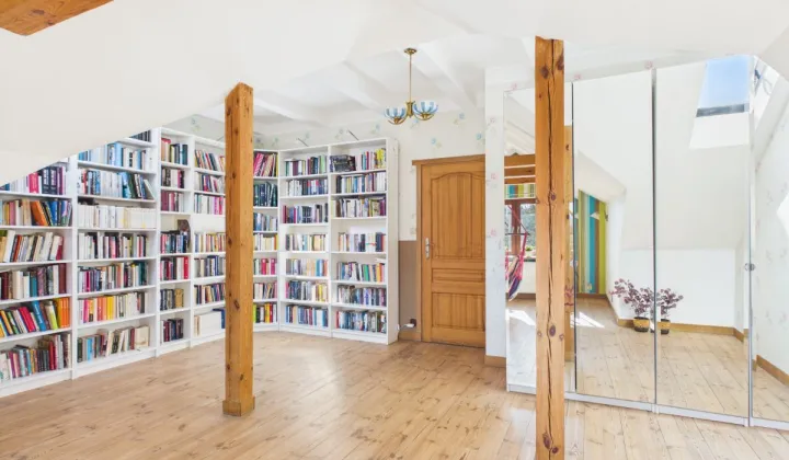 dom wolnostojący, 7 pokoi Pęcice Małe