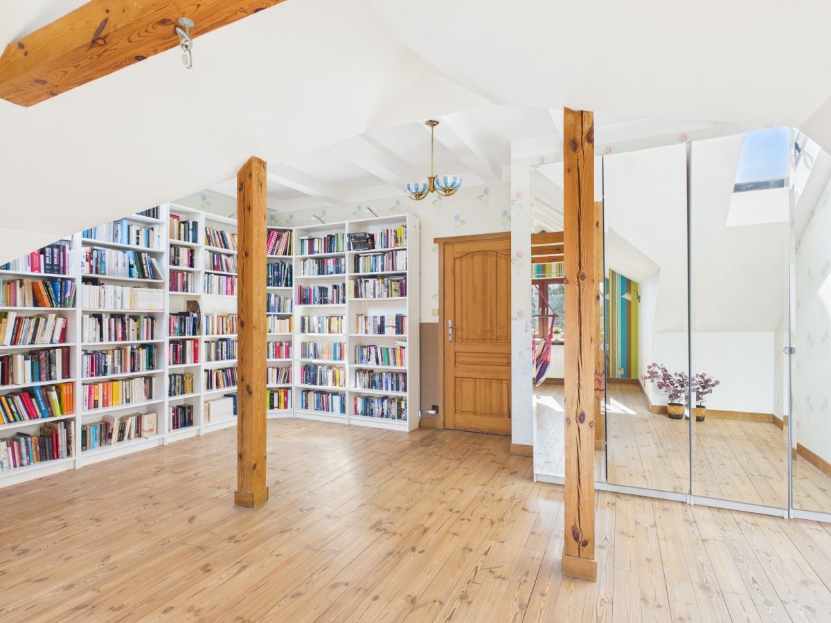 dom wolnostojący, 7 pokoi Pęcice Małe. Zdjęcie 6