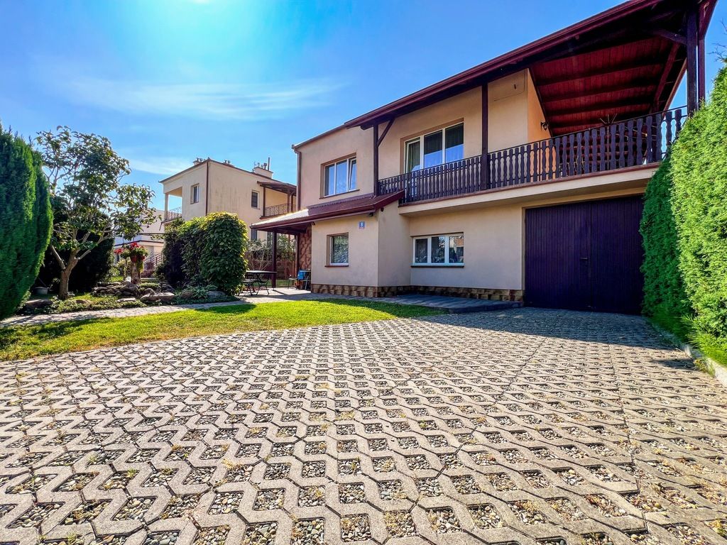 dom wolnostojący, 4 pokoje Rzeszów, ul. Łowiecka