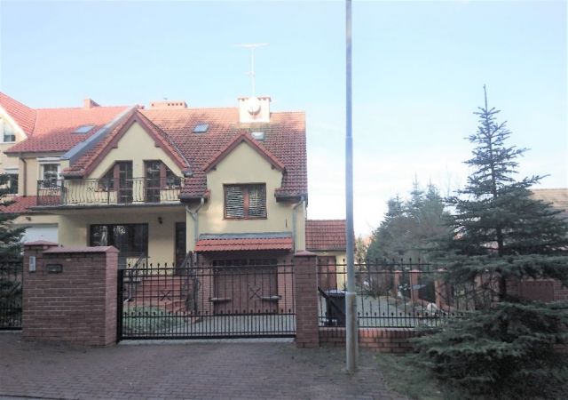 dom szeregowy Piła, ul. Półwiejska. Zdjęcie 1