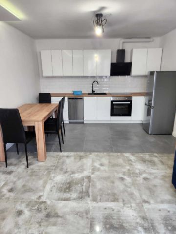 Mieszkanie 3-pokojowe Brudzew. Zdjęcie 1