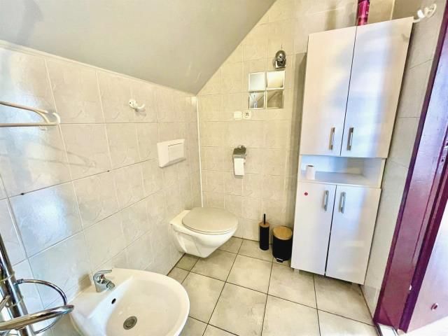 dom wolnostojący, 4 pokoje Piekary Śląskie Kozłowa Góra, ul. 1 Maja. Zdjęcie 7