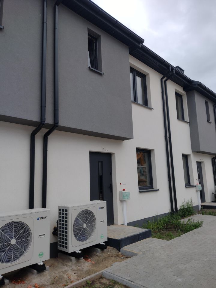 dom szeregowy, 3 pokoje Bieniewice, ul. Akacjowa. Zdjęcie 1