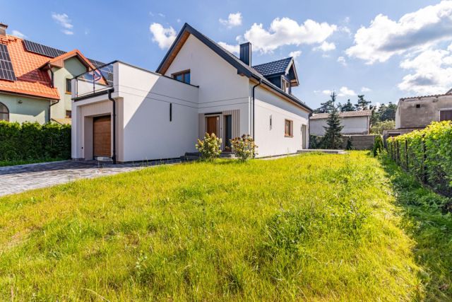 dom wolnostojący, 4 pokoje Strzebielino. Zdjęcie 2