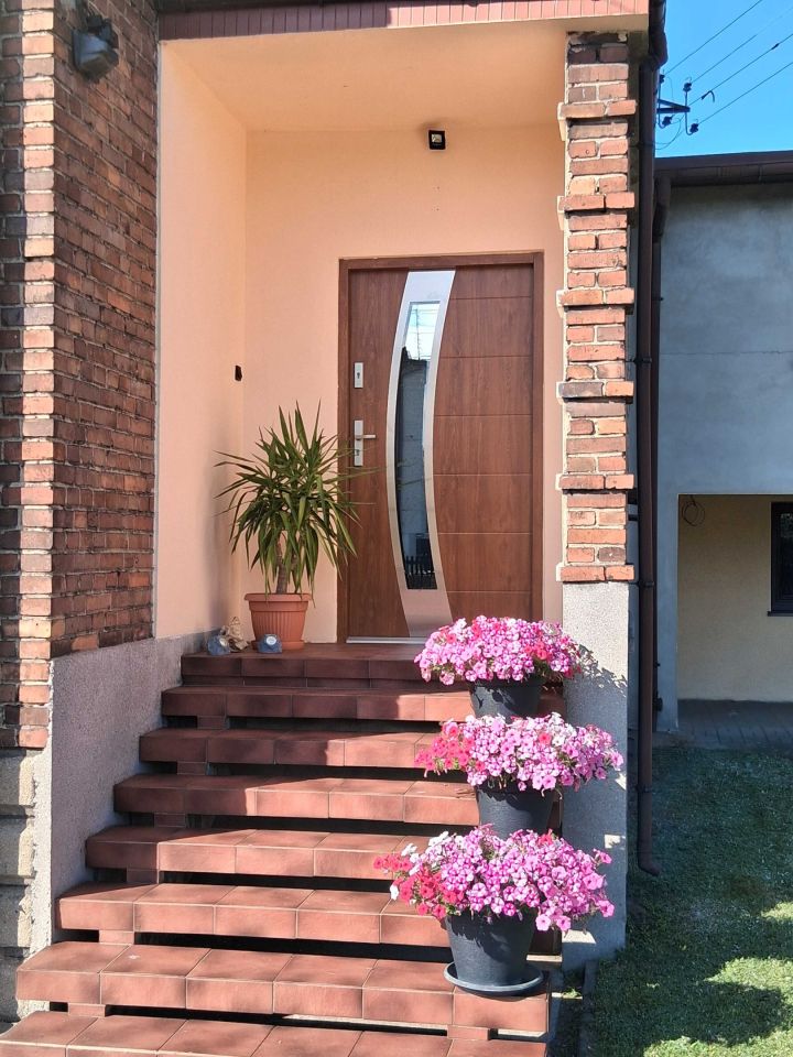 budynek wielorodzinny Książenice. Zdjęcie 5