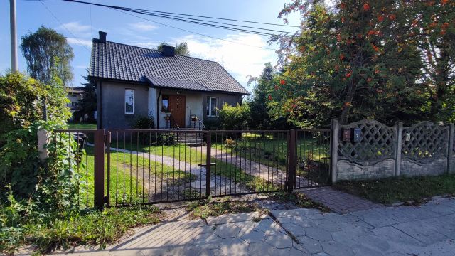 dom wolnostojący Kielce, ul. Batalionów Chłopskich. Zdjęcie 1