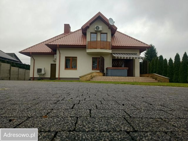 dom wolnostojący, 5 pokoi Daleszyce, ul. Polna. Zdjęcie 1