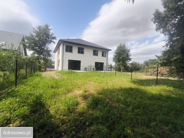 bliźniak, 4 pokoje Brwinów. Zdjęcie 1