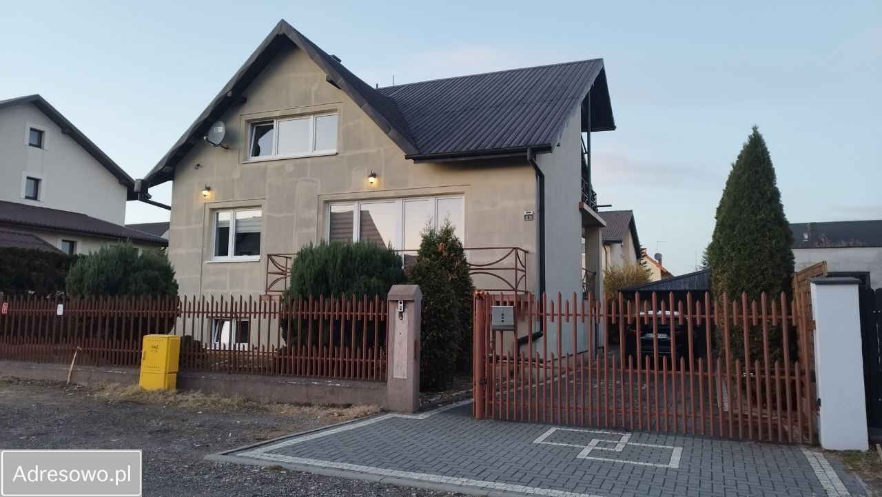 dom wolnostojący, 10 pokoi Częstochowa Lisiniec