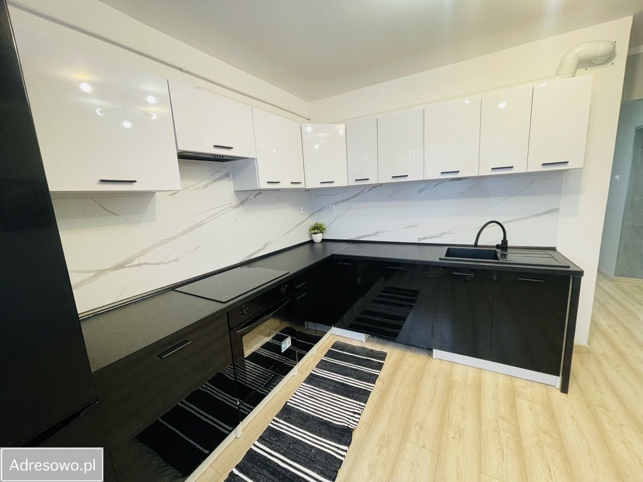 Mieszkanie 4-pokojowe Mąkoszyce. Zdjęcie 3