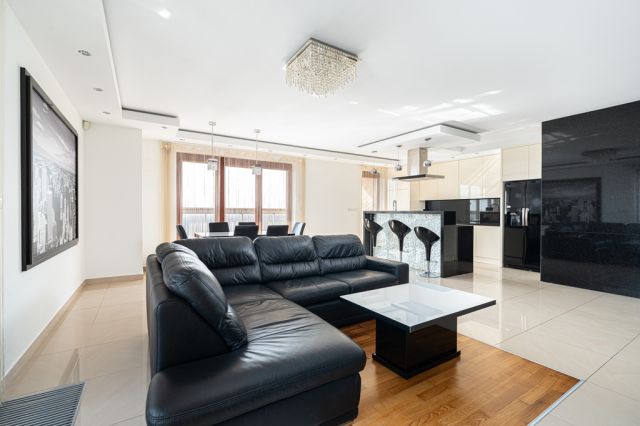 Mieszkanie 4-pokojowe Warszawa Mokotów, al. Wyścigowa. Zdjęcie 2