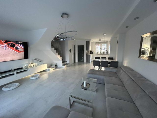 dom szeregowy, 4 pokoje Wawrów, ul. Brzozowa. Zdjęcie 1