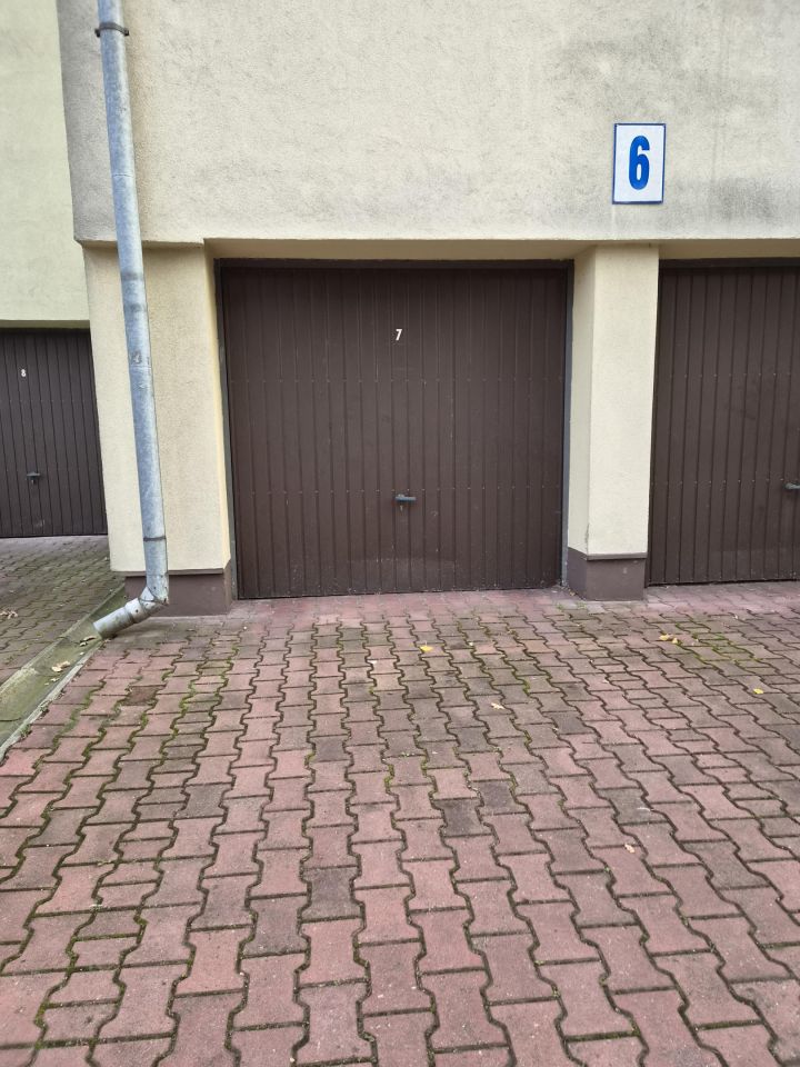 Garaż/miejsce parkingowe Kraków Bieżanów, ul. Topazowa. Zdjęcie 1
