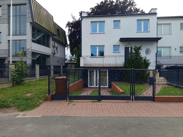 dom szeregowy, 9 pokoi Gdańsk Oliwa, ul. Maurycego Beniowskiego. Zdjęcie 1