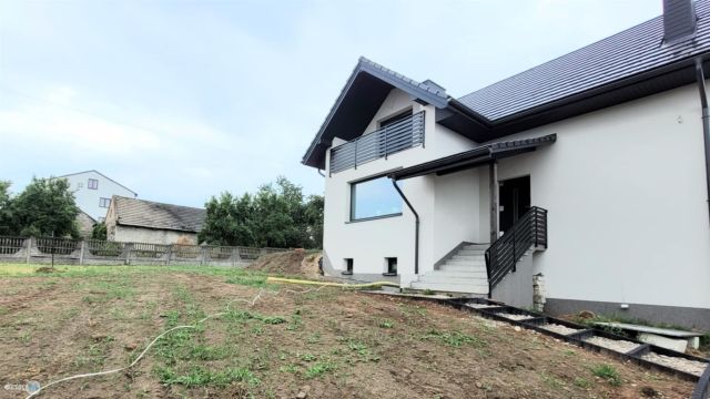 dom wolnostojący, 4 pokoje Oblęgór. Zdjęcie 2