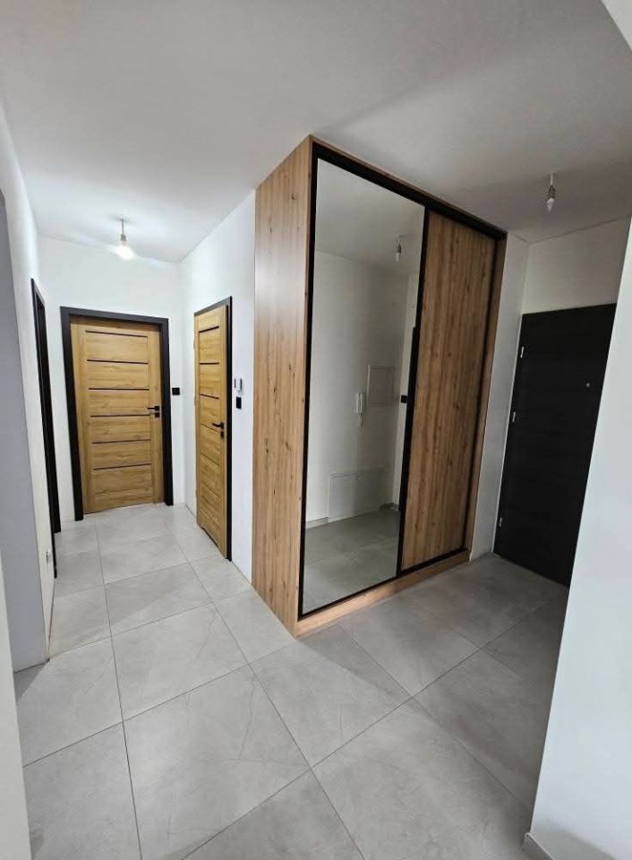 Mieszkanie 3-pokojowe Okmiany. Zdjęcie 3