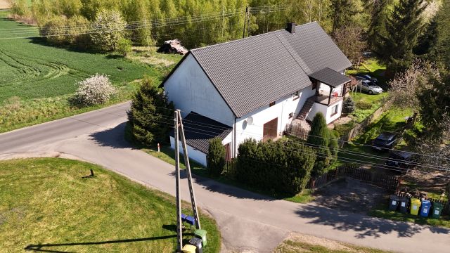 dom wolnostojący, 5 pokoi Tomaszów Bolesławiecki. Zdjęcie 1