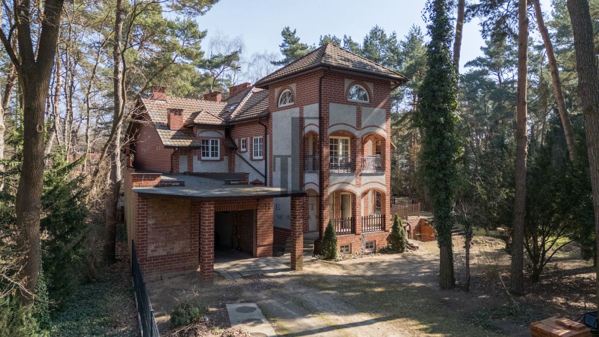 dom wolnostojący, 9 pokoi Podkowa Leśna