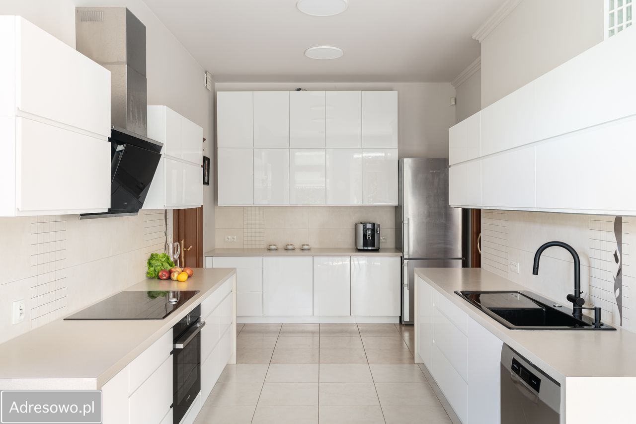 dom wolnostojący, 6 pokoi Chyby. Zdjęcie 5