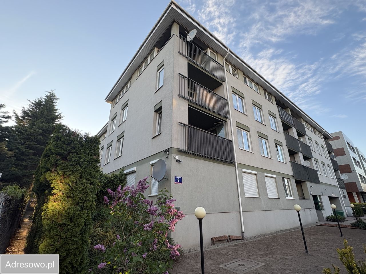 Mieszkanie 2-pokojowe Warszawa Włochy, ul. Naukowa. Zdjęcie 1