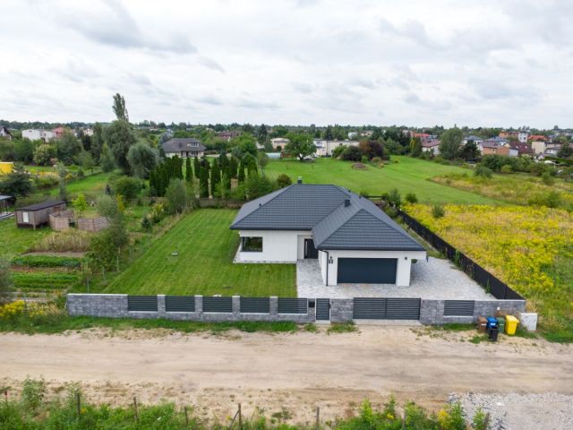 dom wolnostojący, 4 pokoje Ksawerów, ul. Topolowa. Zdjęcie 1
