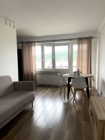 Mieszkanie 3-pokojowe Wadowice, os. Pod Skarpą. Zdjęcie 1