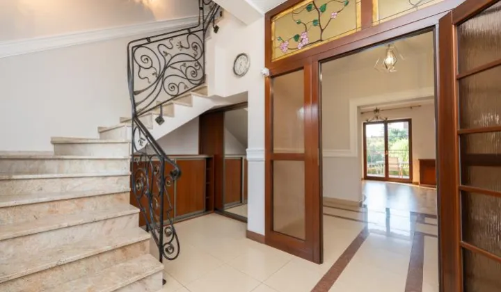 dom wolnostojący, 6 pokoi Żerniki Wrocławskie, ul. Miodowa