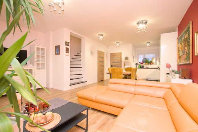 dom szeregowy, 4 pokoje Siechnice, ul. Bzowa. Zdjęcie 1