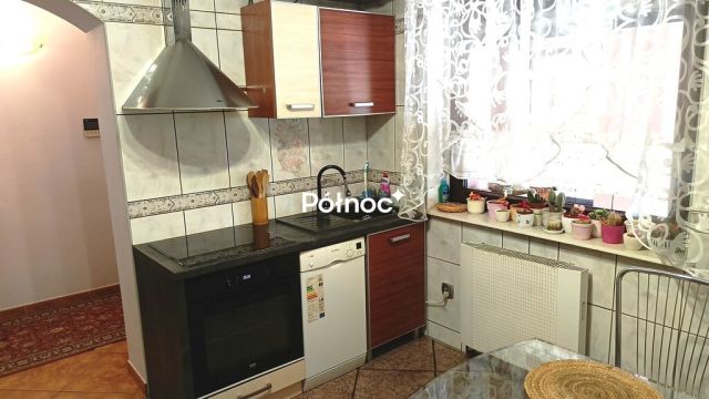 dom wolnostojący, 5 pokoi Bolesławiec, ul. Czerwonych Maków. Zdjęcie 8