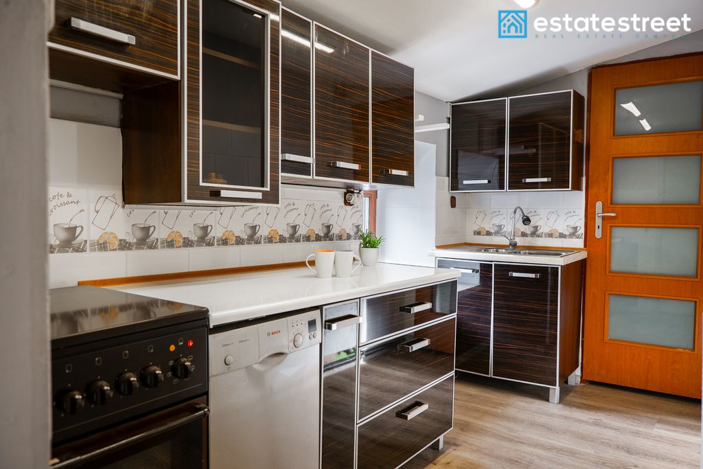 dom wolnostojący, 10 pokoi Piekary Śląskie Centrum, ul. Franciszka Żwirki. Zdjęcie 8