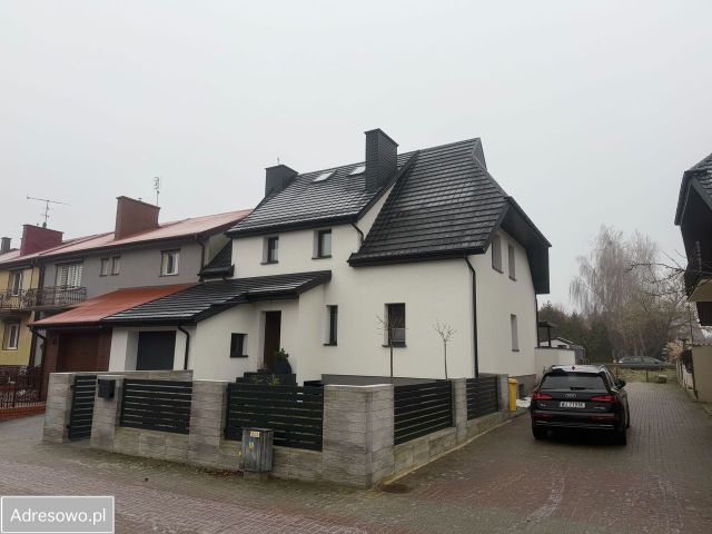 dom szeregowy, 6 pokoi Turek, ul. Leona Lubomira Kruszyńskiego. Zdjęcie 1