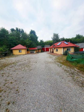 dom wolnostojący, 2 pokoje Usarzów. Zdjęcie 1