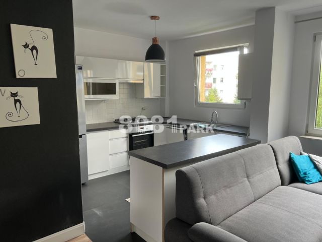 Mieszkanie 3-pokojowe Gdynia Karwiny, ul. Jarosława Iwaszkiewicza. Zdjęcie 2