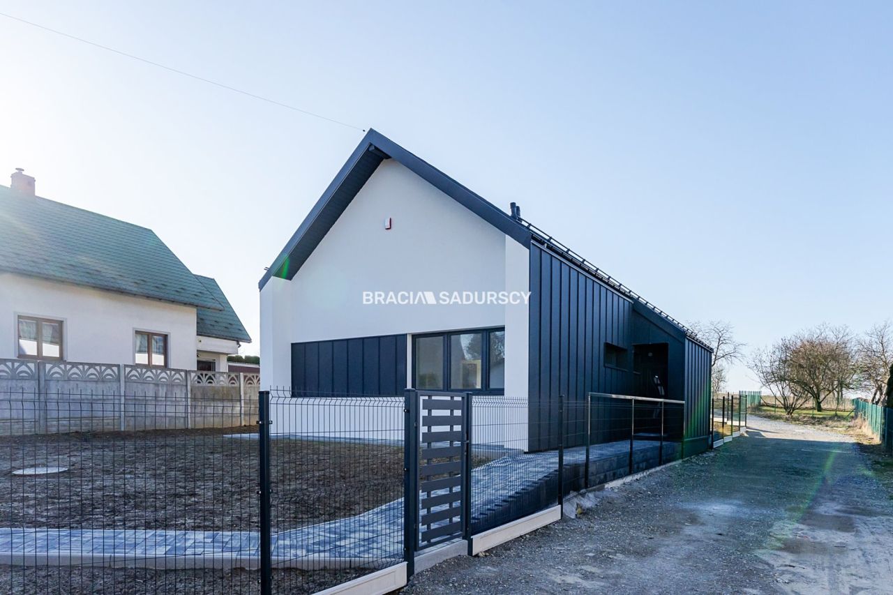 dom wolnostojący, 5 pokoi Bębło. Zdjęcie 9