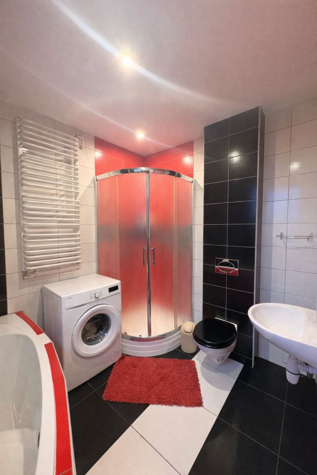 dom wolnostojący, 3 pokoje Morawki, Morawki. Zdjęcie 11