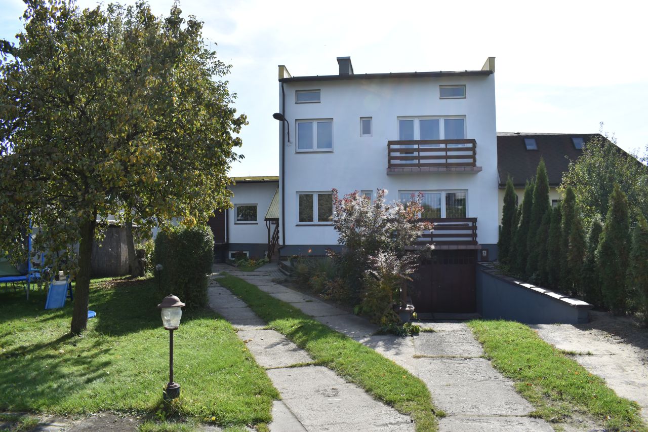 dom wolnostojący, 7 pokoi Częstochowa Lisiniec, ul. Podolska