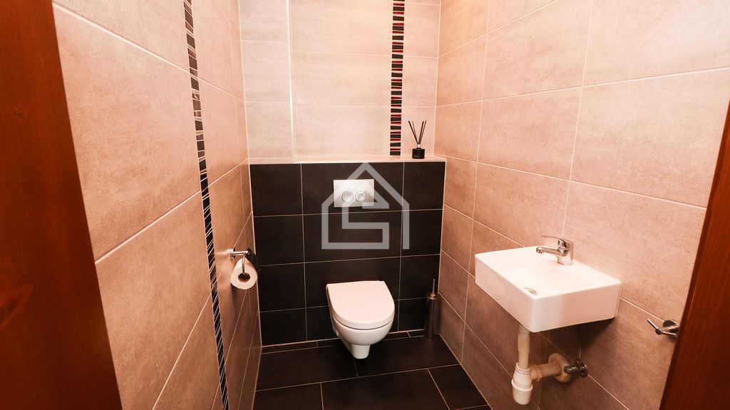 dom wolnostojący, 6 pokoi Gnojnik. Zdjęcie 11