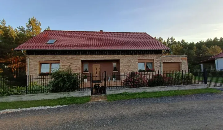 dom wolnostojący, 4 pokoje Ciecierzyce, ul. Leśna