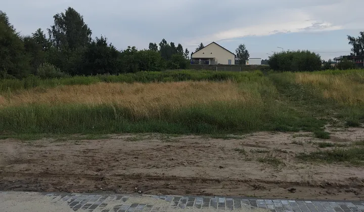 Działka inwestycyjna Baranów, ul. Cmentarna