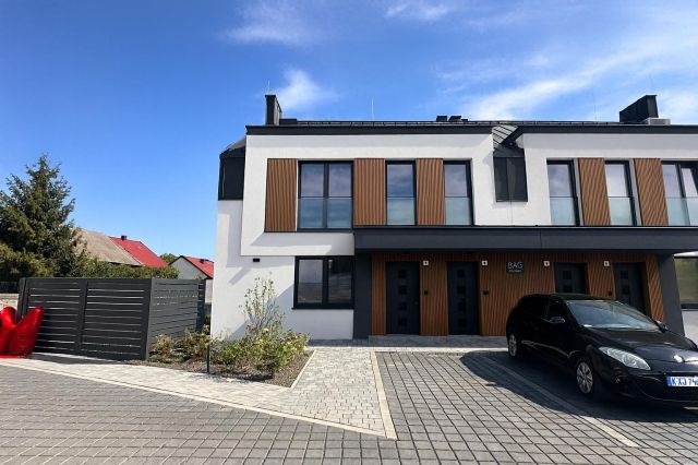 Mieszkanie 4-pokojowe Zalesie, ul. Zalesie 30-095 Zalesie. Zdjęcie 1