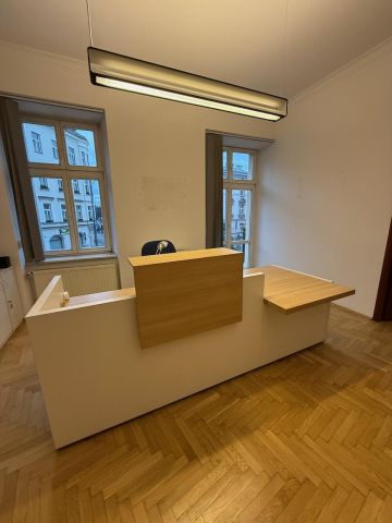 Biuro Kraków Stare Miasto, ul. Długa. Zdjęcie 1