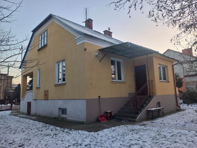 dom wolnostojący, 3 pokoje Baranów Sandomierski, ul. Zamkowa-Osiedle. Zdjęcie 1