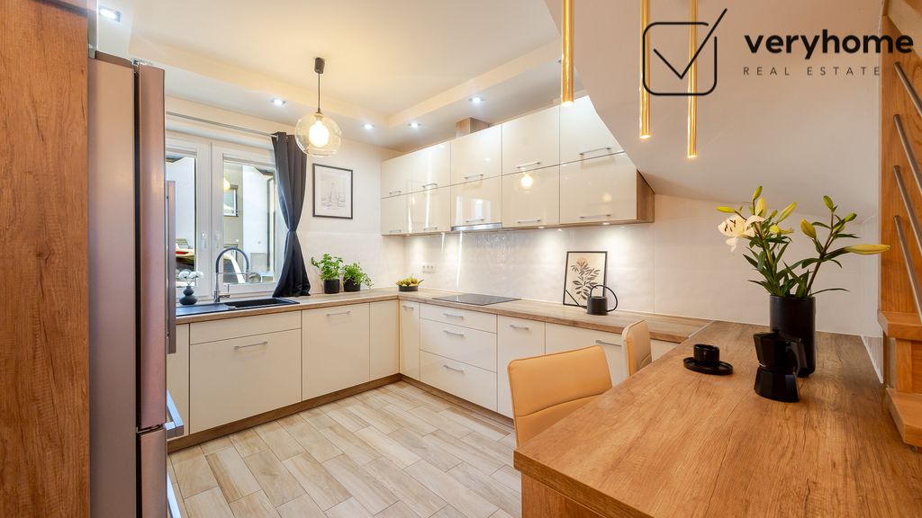 dom szeregowy, 4 pokoje Wieliczka, ul. Bajeczna. Zdjęcie 2