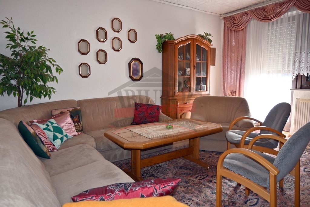 dom wolnostojący, 4 pokoje Rzędów. Zdjęcie 4