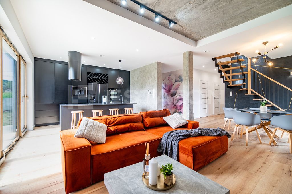 dom wolnostojący, 5 pokoi Siedliska. Zdjęcie 1