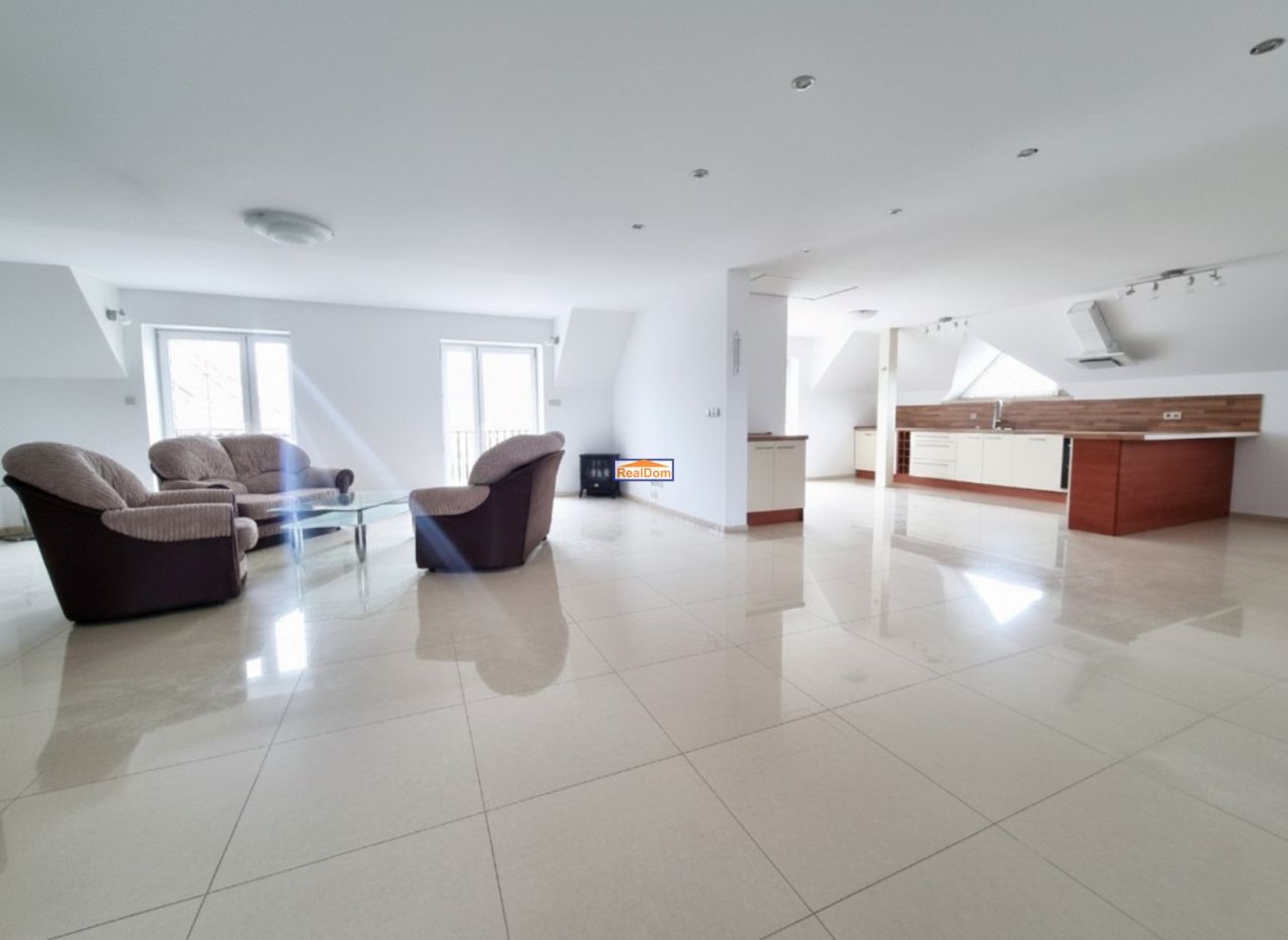 dom wolnostojący, 11 pokoi Modlnica. Zdjęcie 2